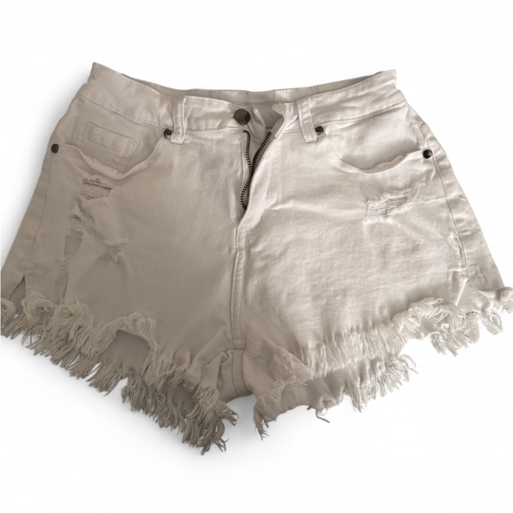 Stylish White Frayed Women Shorts
